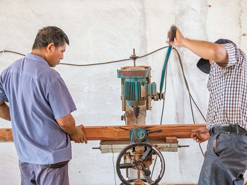 东坡楼梯地板柜门的油漆修复-11