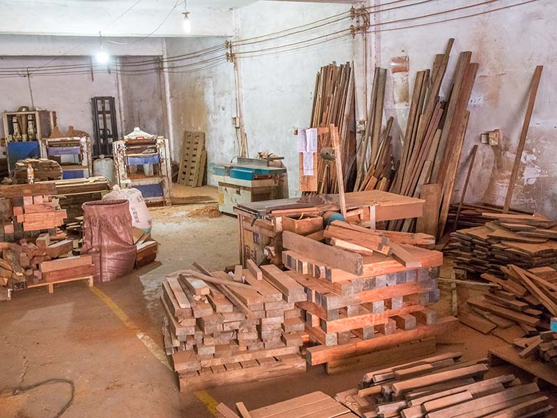 东坡楼梯地板柜门的油漆修复-09